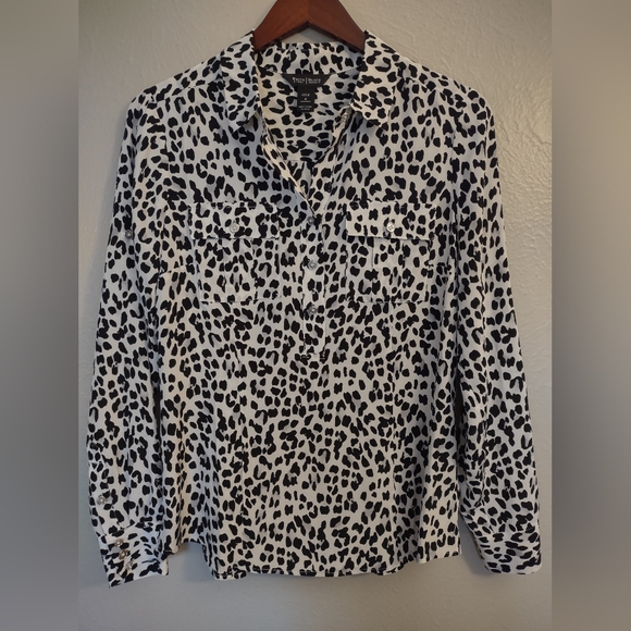 100% Silk White House Black Market Leopard Print Blouse - Size 8 - Picture 2 of 13